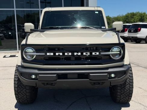 Used 2025 Ford Bronco Outer Banks AWD/4WD image 2