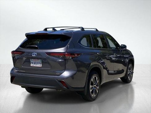 Certified 2024 Toyota Highlander XLE AWD/4WD image 8