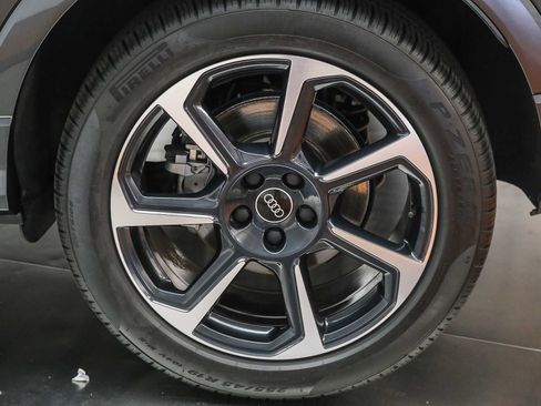 Certified 2025 Audi Q3 2.0T Premium Plus w/ Premium Plus Package AWD/4WD image 11