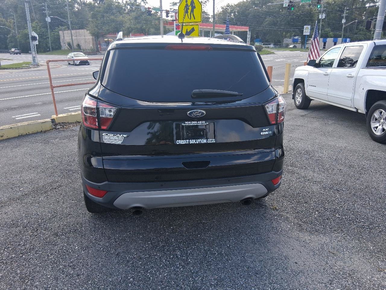 Used 2017 Ford Escape SE w/ Equipment Group 201A AWD/4WD image 3
