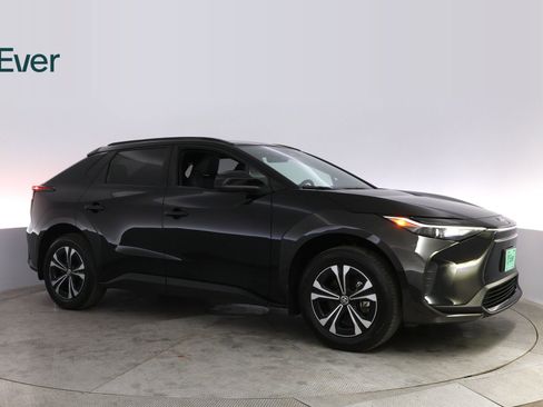 Used 2025 Toyota bZ4X AWD w/ Weather Package image 14