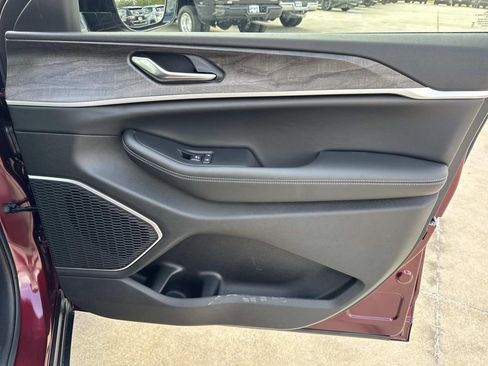 New 2026 Jeep Grand Cherokee Limited w/ Limited Altitude Package RWD image 24