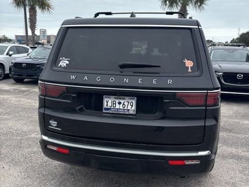 Used 2023 Jeep Wagoneer Base w/ Premium Group I image 6