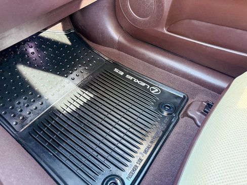 Used 2017 Lexus ES 350 w/ Premium Package image 27