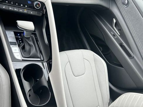 New 2024 Hyundai Elantra Limited image 32