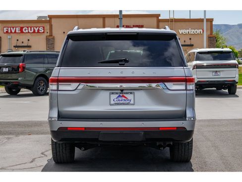 Used 2024 Lincoln Navigator L 4WD image 4