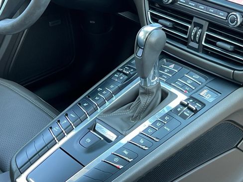 Certified 2021 Porsche Macan AWD/4WD image 38