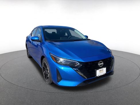 Used 2025 Nissan Sentra SV image 3