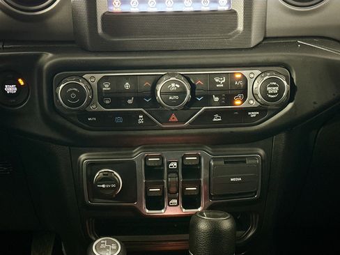 Used 2023 Jeep Wrangler Unlimited w/ Cold Weather Group image 26