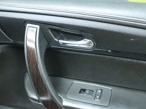 Used 2016 Chevrolet Traverse LTZ image 9