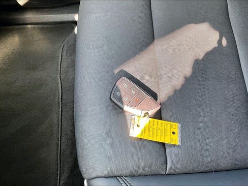 Used 2025 Buick Enclave Preferred AWD/4WD image 12