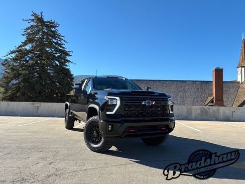 New 2026 Chevrolet Silverado 2500 ZR2 AWD/4WD image 2