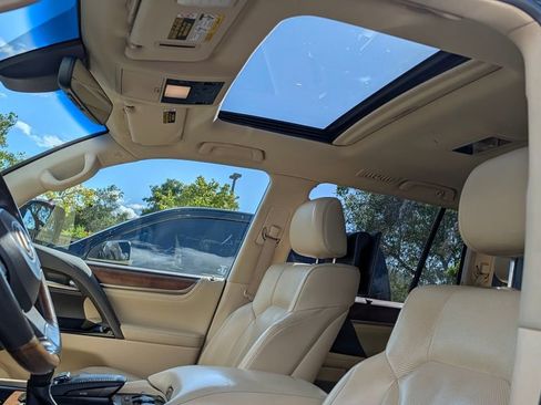 Used 2017 Lexus LX 570 4WD w/ Luxury Package image 4