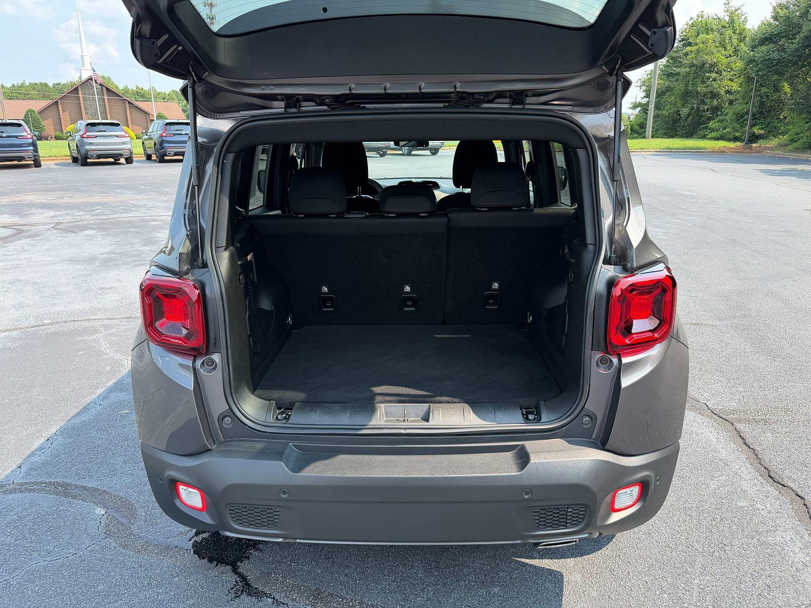 Used 2021 Jeep Renegade Latitude FWD image 8