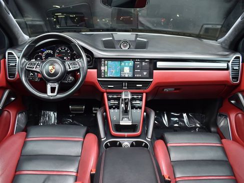 Used 2021 Porsche Cayenne Turbo image 16