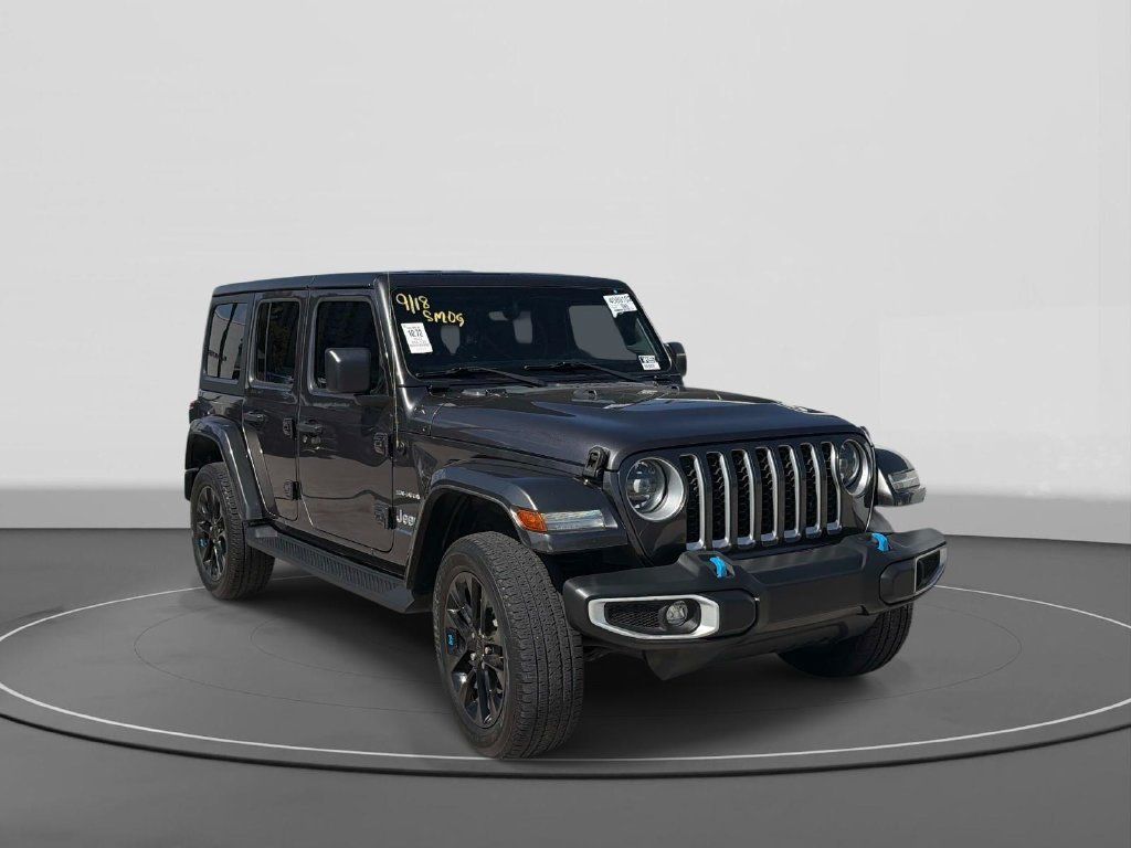 Used 2023 Jeep Wrangler Unlimited Sahara AWD/4WD image 4