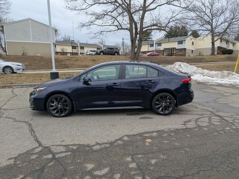 Used 2025 Toyota Corolla SE image 2