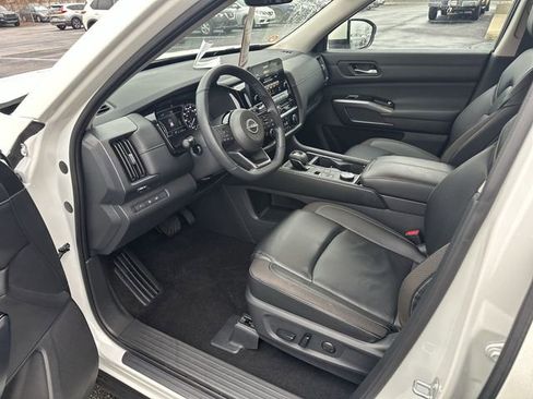 Certified 2023 Nissan Pathfinder SL image 11