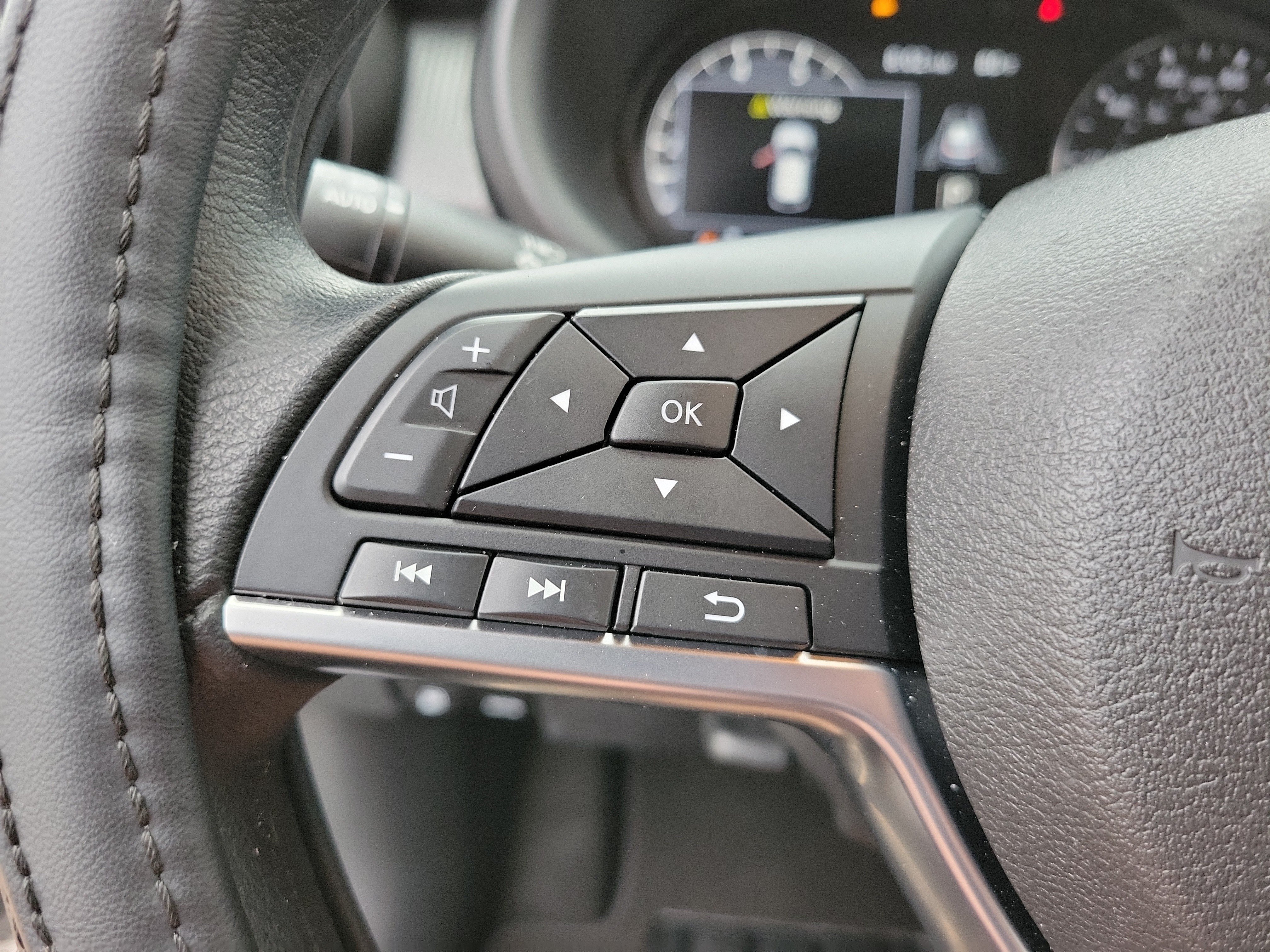 Used 2024 Nissan Kicks SV w/ Interior Electronics Package FWD image 21