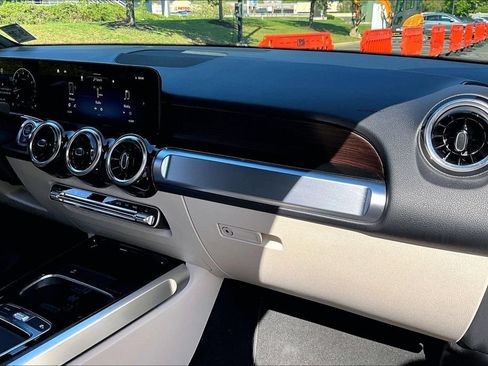 Used 2026 Mercedes-Benz GLB 250 4MATIC image 16