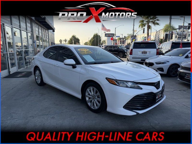Used 2019 Toyota Camry LE FWD image 1