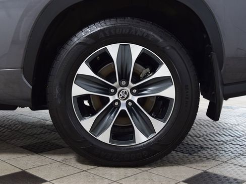 Used 2024 Toyota Highlander XLE image 28