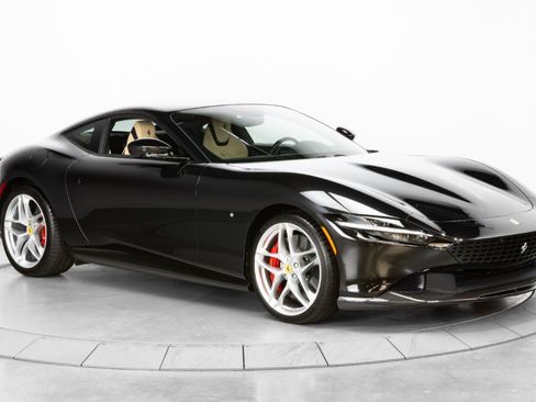 Certified 2021 Ferrari Roma image 9