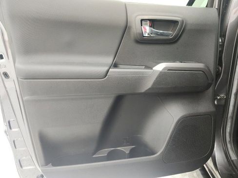 Used 2023 Toyota Tacoma TRD Off-Road image 15