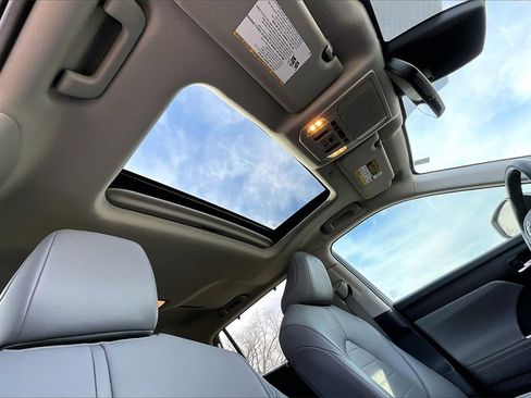 Used 2021 Toyota Highlander XLE image 20