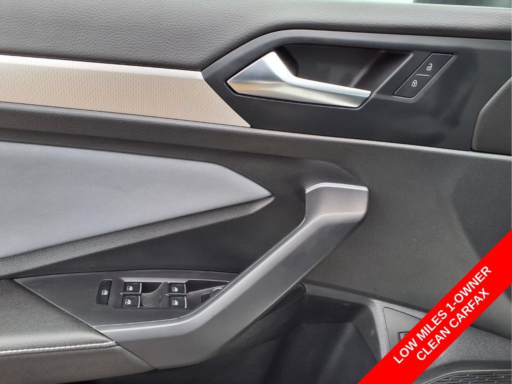 Used 2025 Volkswagen Jetta SE w/ Sunroof Package FWD image 25