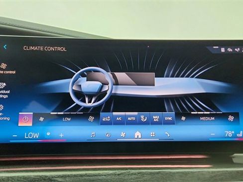 Used 2023 BMW i7 xDrive60 image 47