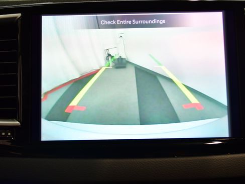 Used 2024 Chrysler Pacifica Touring-L FWD image 27