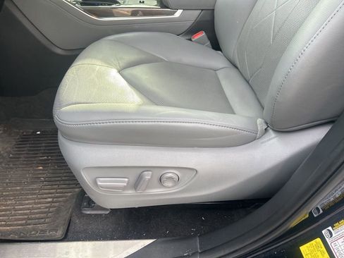 Used 2023 Toyota Highlander Platinum image 23