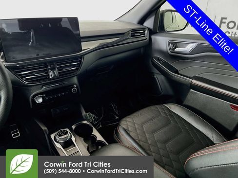 Used 2023 Ford Escape ST-Line Elite w/ Premium Technology Package AWD/4WD image 29