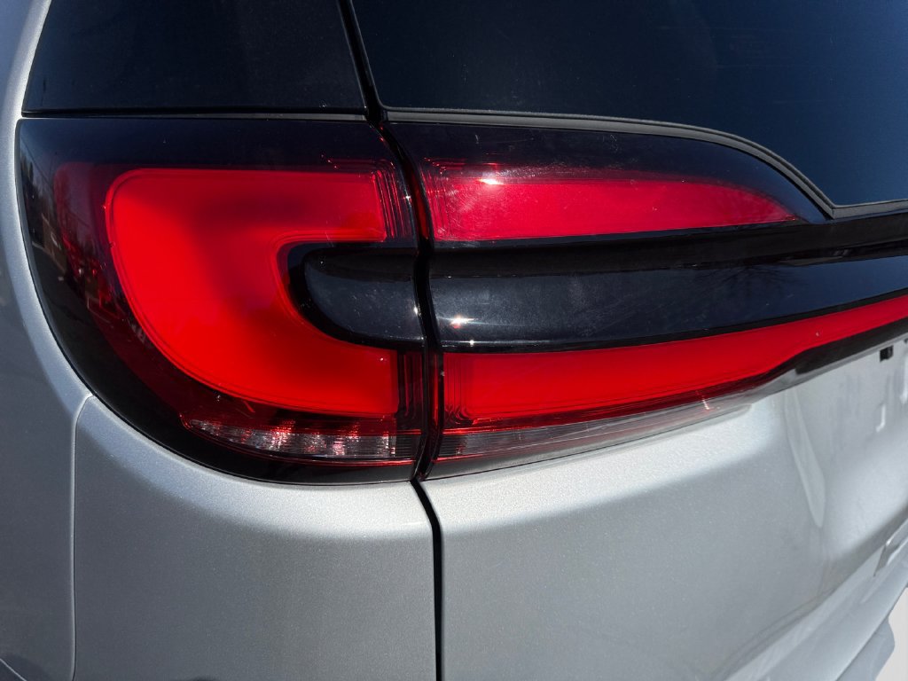 New 2026 Chrysler Pacifica Select AWD/4WD image 21