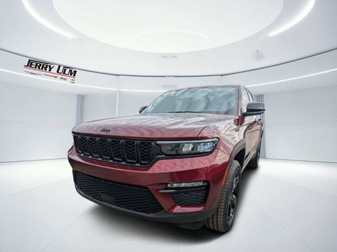 New 2025 Jeep Grand Cherokee Limited w/ Black Appearance Package RWD image 6