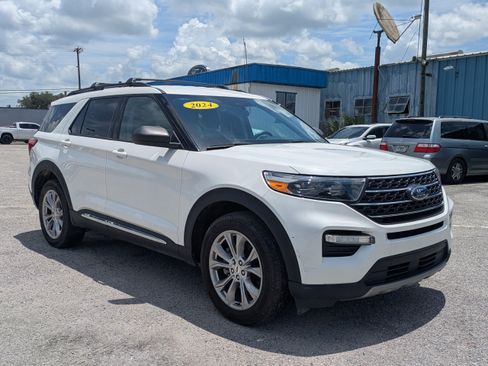 Used 2024 Ford Explorer XLT w/ Equipment Group 202A AWD/4WD image 2