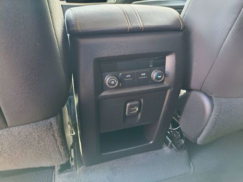 Used 2021 Chevrolet Traverse LS FWD image 24