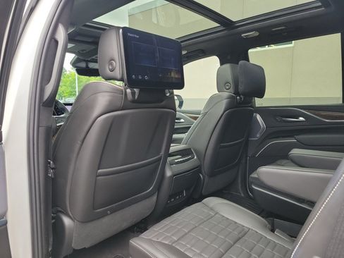 Used 2023 Cadillac Escalade Premium Luxury Platinum AWD/4WD image 30