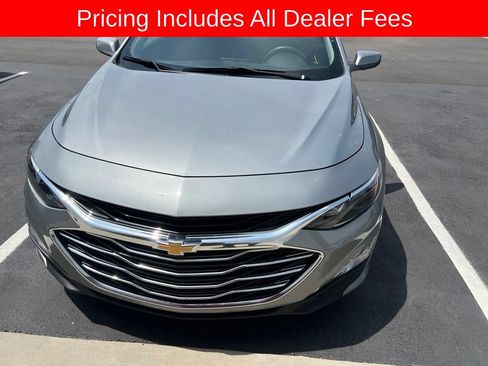 Used 2025 Chevrolet Malibu LT FWD image 2