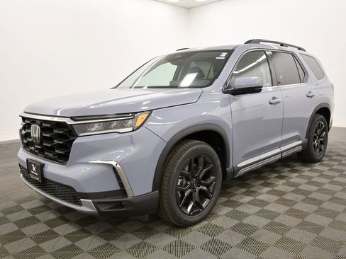 New 2025 Honda Pilot Touring image 2