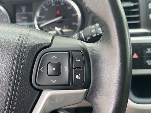 Used 2015 Toyota Highlander XLE FWD image 21