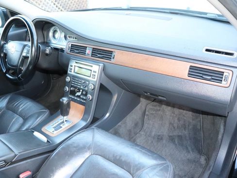 Used 2010 Volvo XC70 3.2 image 38