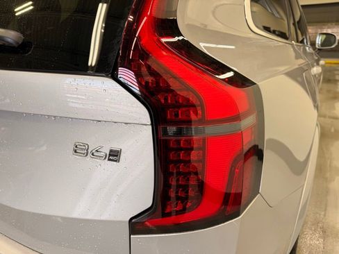Used 2025 Volvo XC90 B6 Plus image 5
