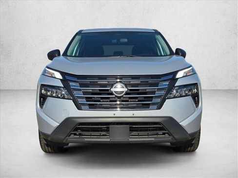 Used 2024 Nissan Rogue S AWD/4WD image 2