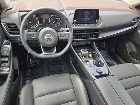 Used 2023 Nissan Rogue SV w/ SV Premium B Package image 17