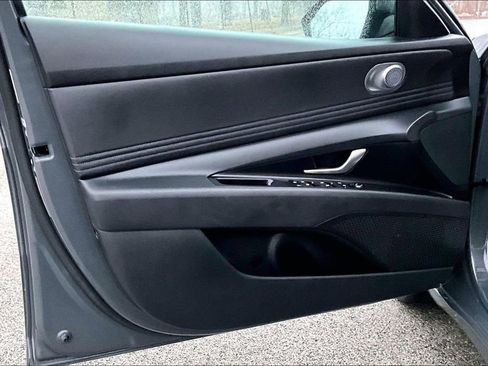 Used 2025 Hyundai Elantra SEL FWD image 22