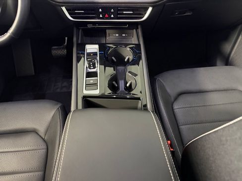 Used 2025 Volkswagen Atlas SEL AWD/4WD image 17