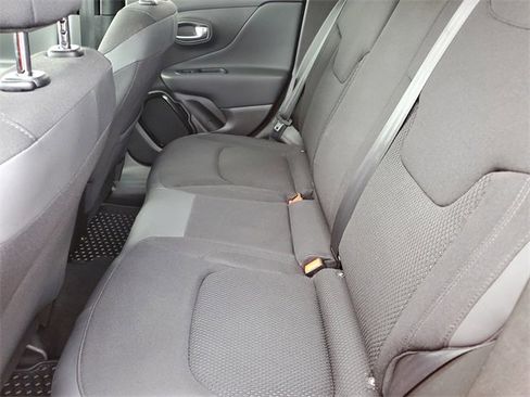 Used 2018 Jeep Renegade Altitude image 11