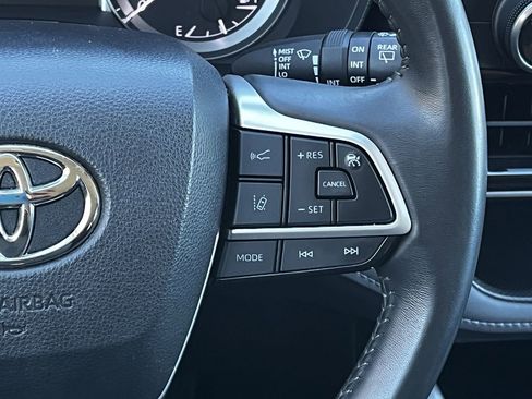 Used 2024 Toyota Highlander LE image 14